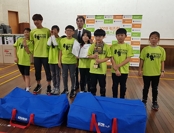 홍남초등학교가 키즈런 충남대회에서 1위를 차지했다. 8명의 선수가 출전했다.  사진제공=홍성교육청