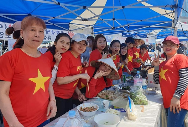홍성군에서는 매년 가을 다문화축제를 개최한다. 베트남 이주여성들이 한 자리에 모였다.
